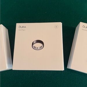 Oura Ring Gen 4 black Smart Ring ActivityTracker Charging Cable and
Adapter Set